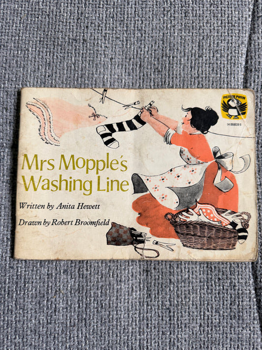 1970 Mrs. Mopple’s Washing Line - Anita Hewett (Robert Broomfield illust) Picture Puffin - Honeyburn Books (UK)
