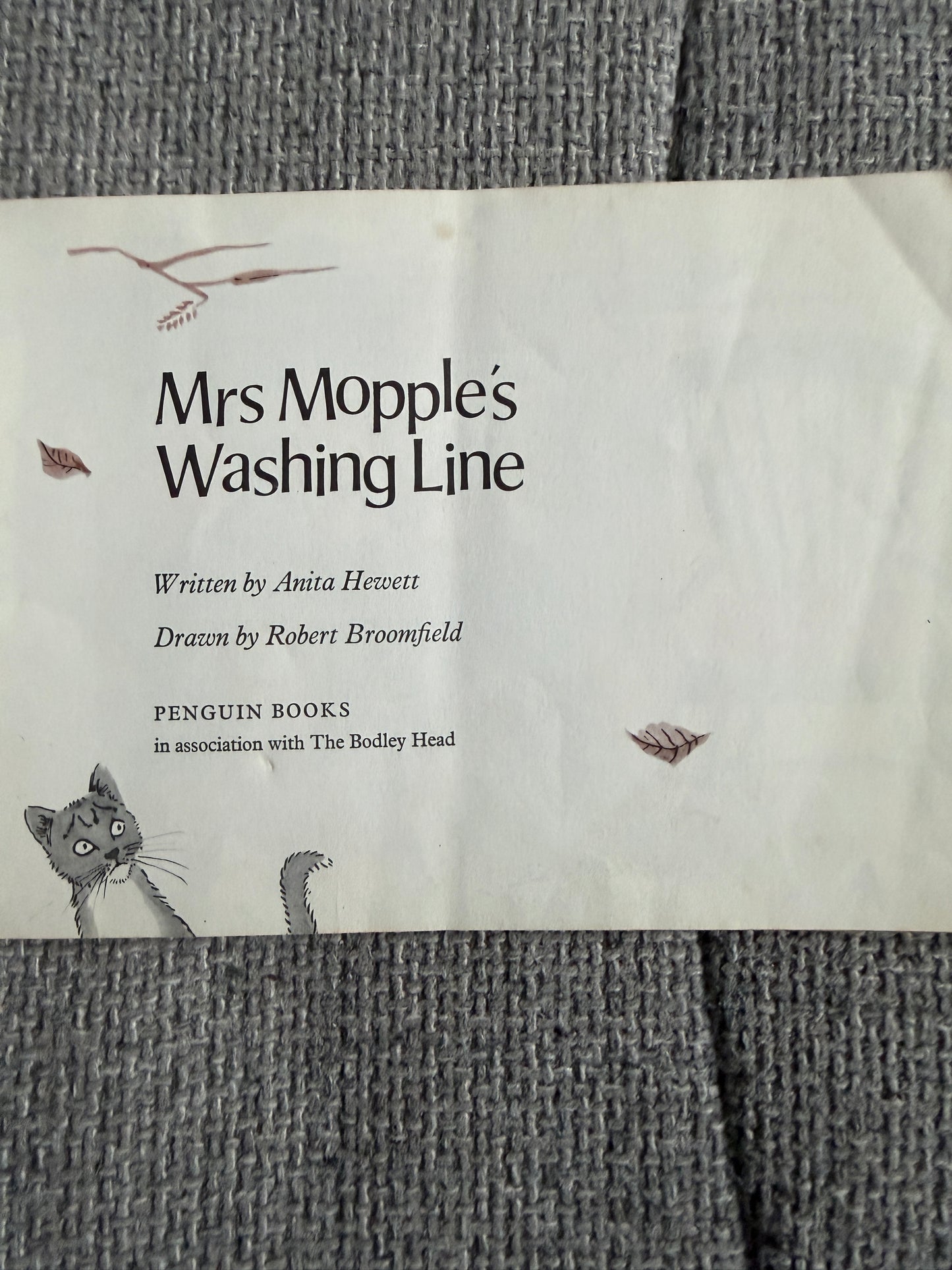 1970 Mrs. Mopple’s Washing Line - Anita Hewett (Robert Broomfield illust) Picture Puffin - Honeyburn Books (UK)