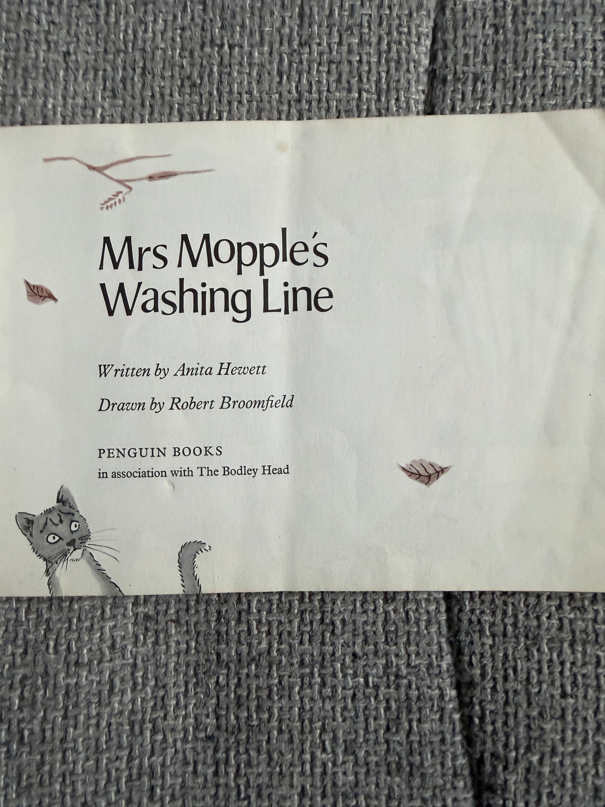 1970 Mrs. Mopple’s Washing Line - Anita Hewett (Robert Broomfield illust) Picture Puffin - Honeyburn Books (UK)