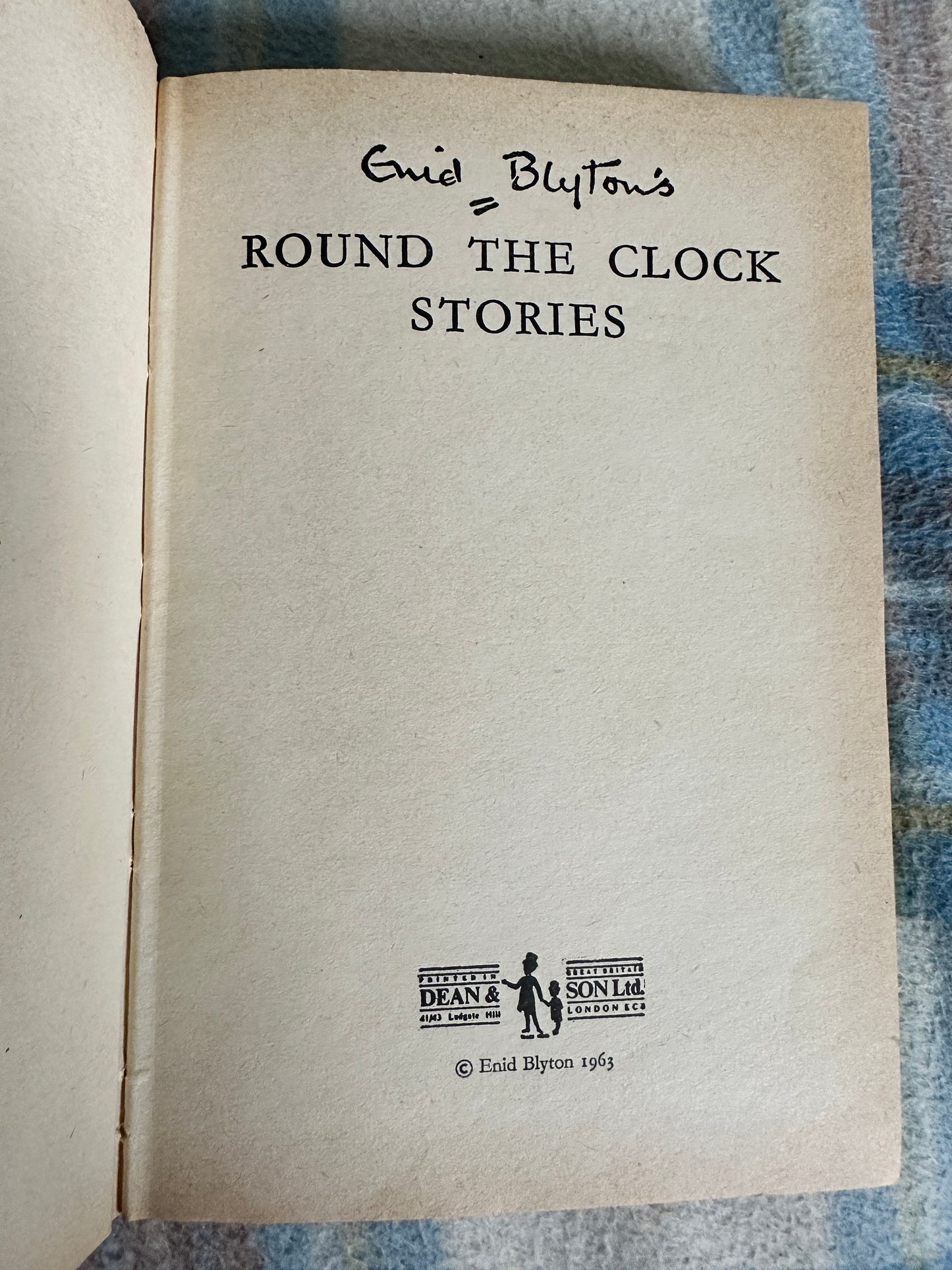 1963 Round The Clock Stories - Enid Blyton(Dean & Son Ltd)