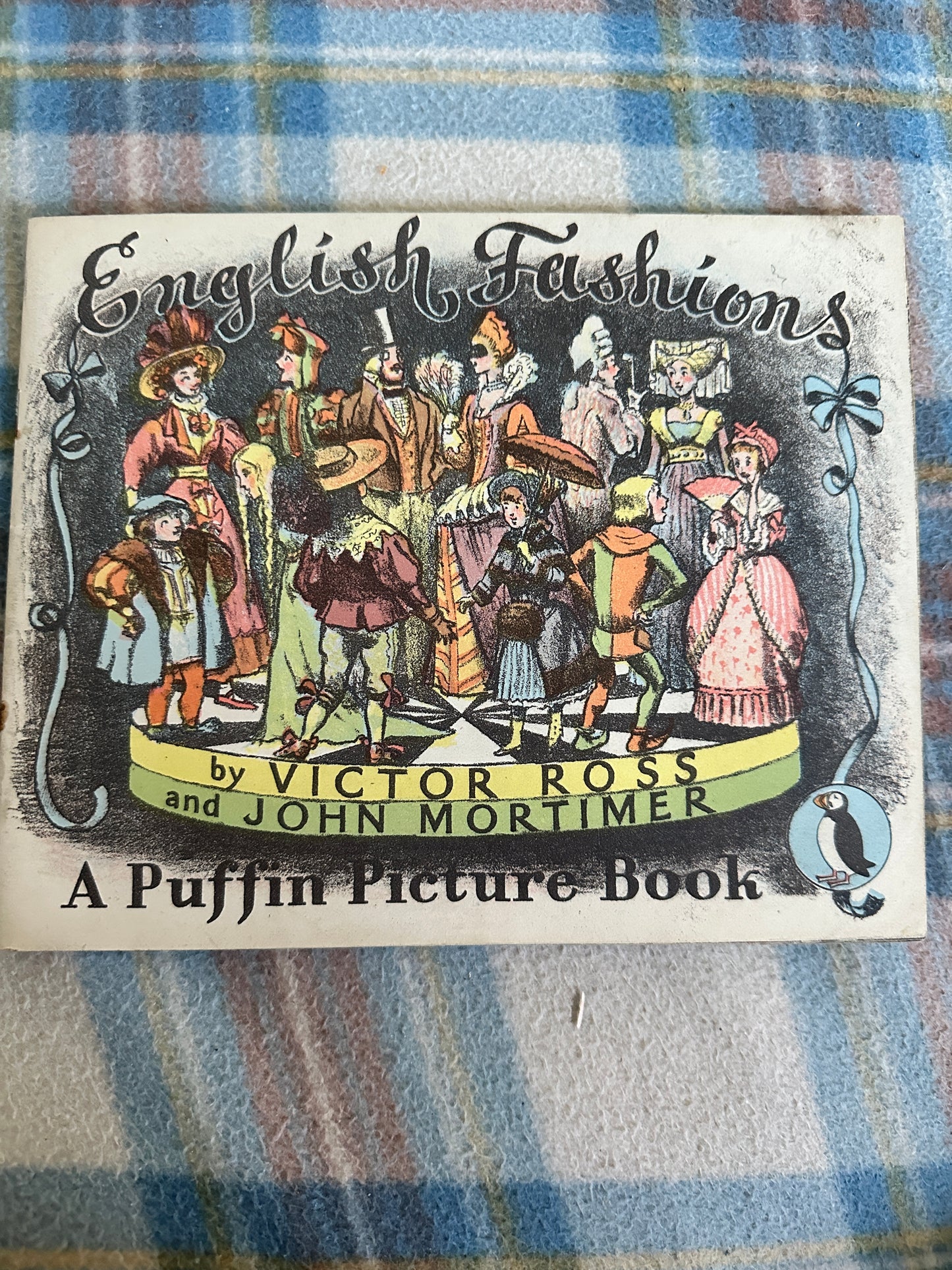 1950’s English Fashions(Puffin Picture Book 76) Victor Ross & John Mortimer