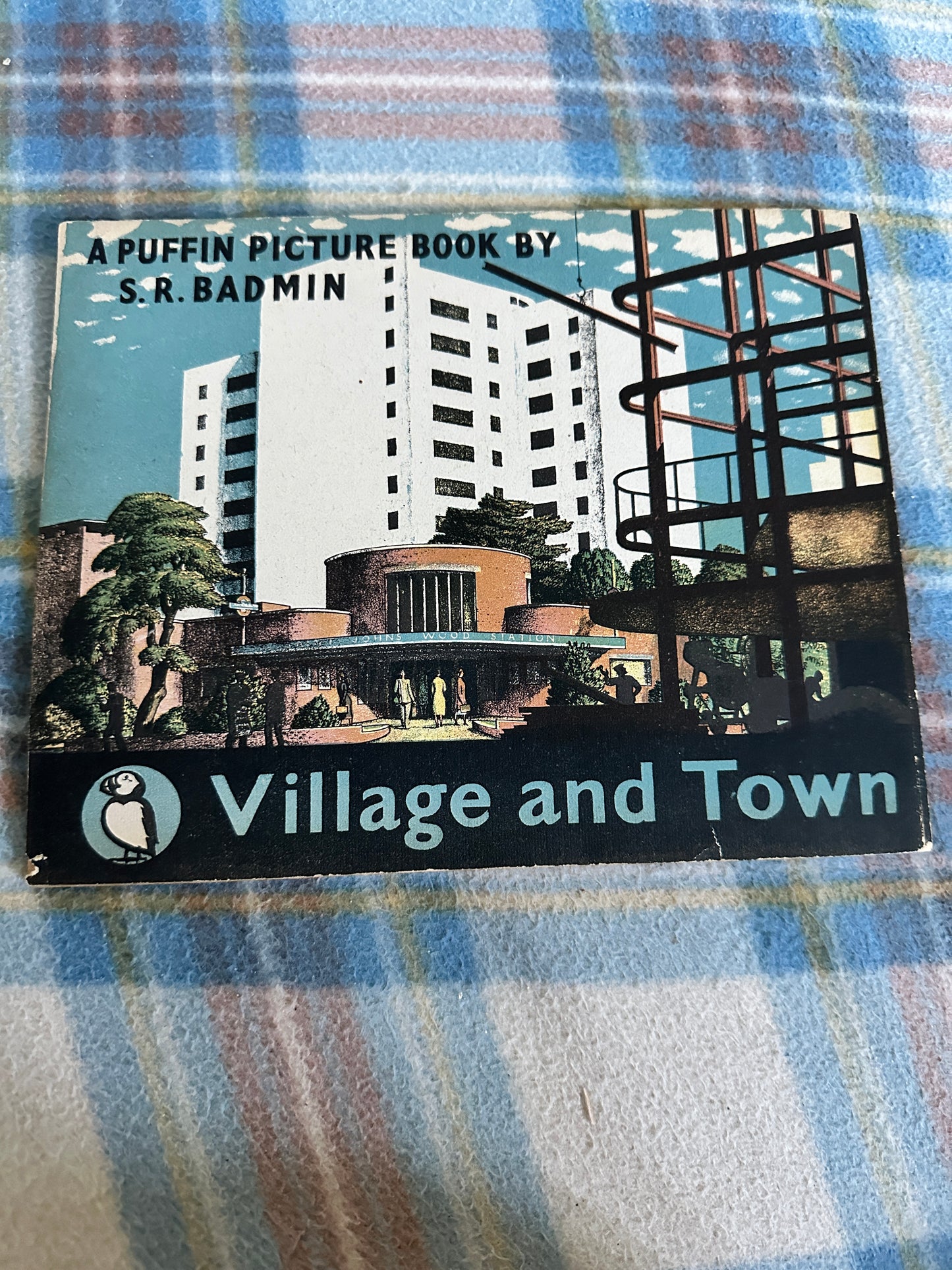 1940’s Village & Town(Puffin Picture Book no16) S. R. Badmin