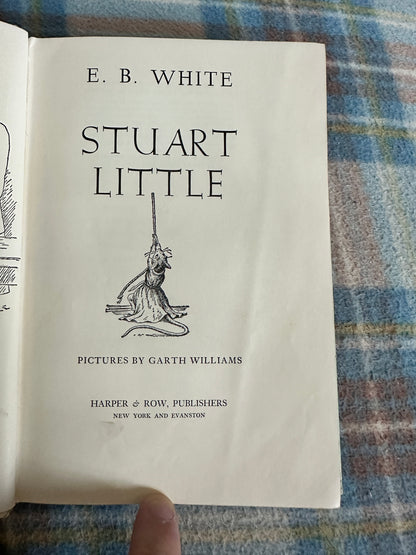 1945*1st* Stuart Little - E. B. White(Garth Williams illustration)Harper & Row