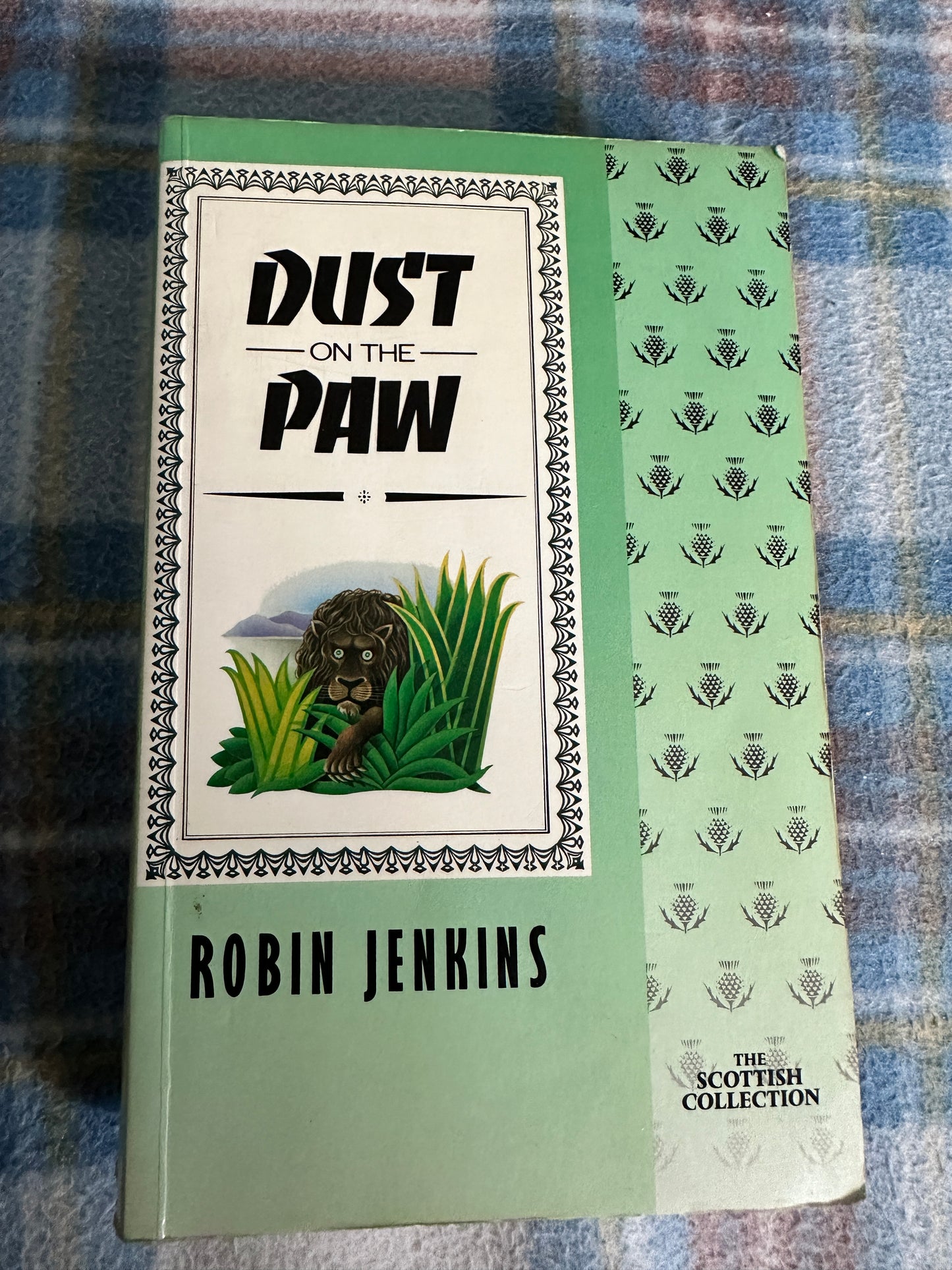 1986*1st* Dust On The Paw - Robin Jenkins(Richard Drew Publishing