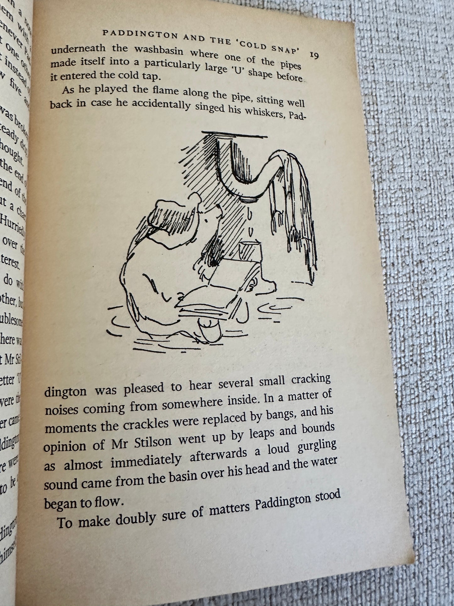 1969 Paddington Marches On - Michael Bond (Young Puffin)