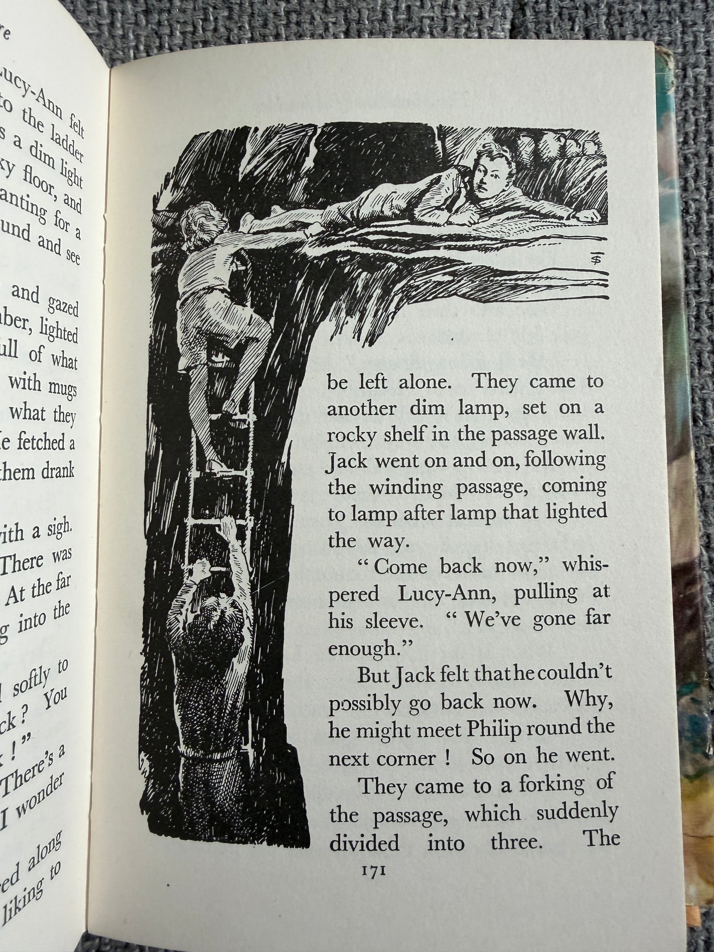 1974 The Mountain Of Adventure - Enid Blyton (Stuart Tresilian illust) MacMillan - Honeyburn Books (UK)
