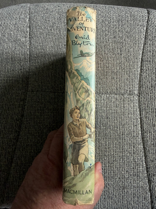 1974 The Valley Of Adventure - Enid Blyton (Stuart Tresilian illust) MacMillan
