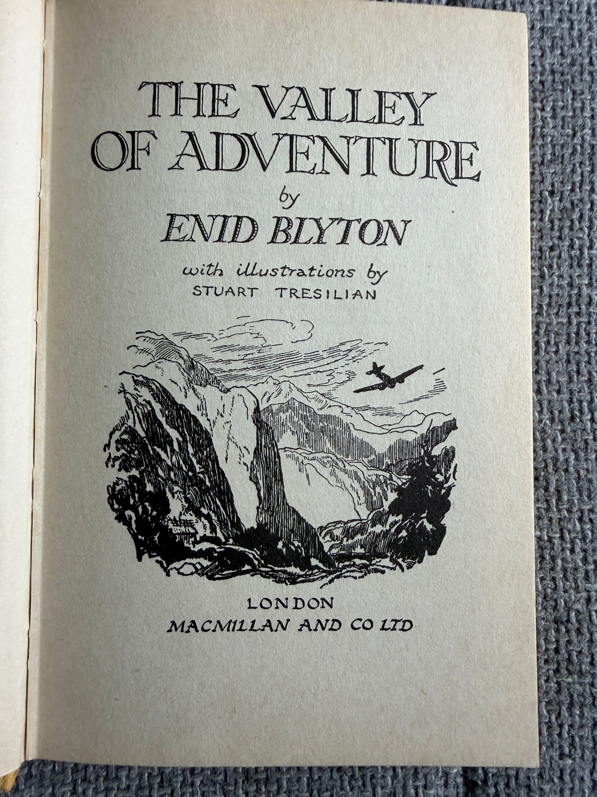 1974 The Valley Of Adventure - Enid Blyton (Stuart Tresilian illust) MacMillan - Honeyburn Books (UK)