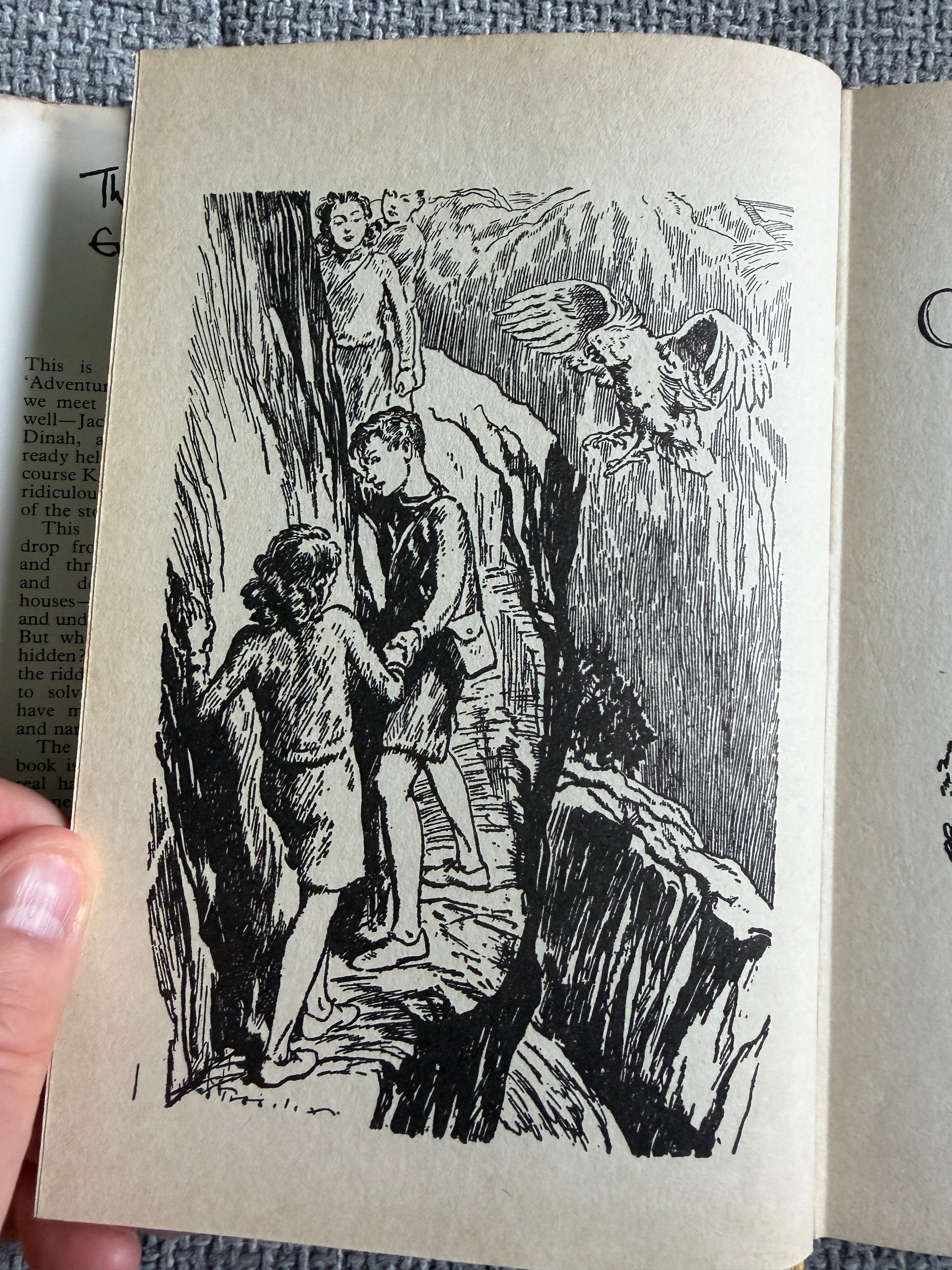 1974 The Valley Of Adventure - Enid Blyton (Stuart Tresilian illust) MacMillan - Honeyburn Books (UK)
