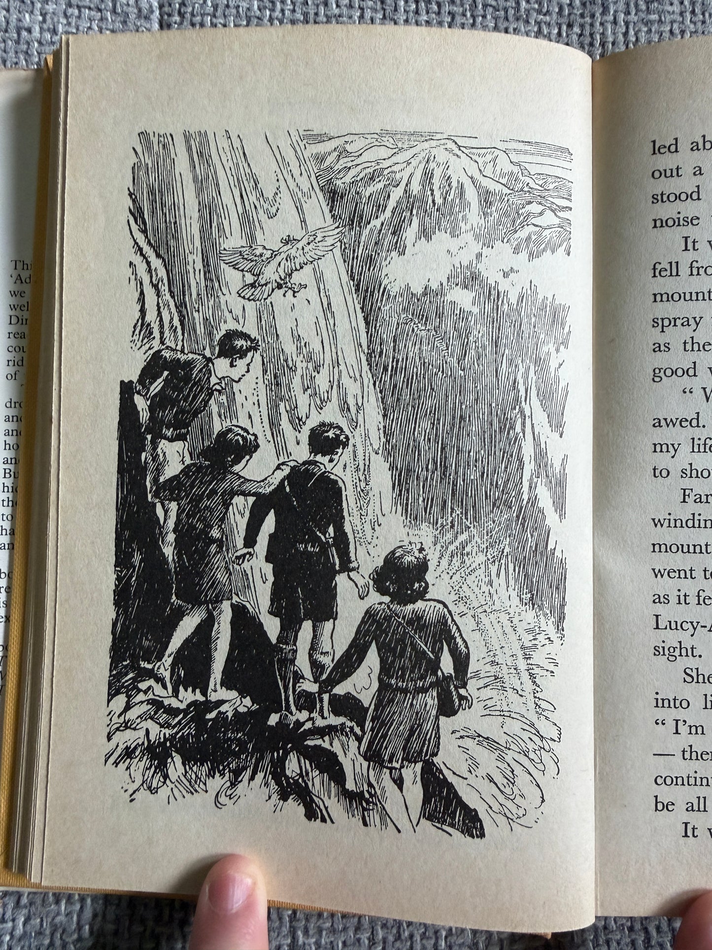 1974 The Valley Of Adventure - Enid Blyton (Stuart Tresilian illust) MacMillan - Honeyburn Books (UK)