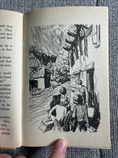 1974 The Valley Of Adventure - Enid Blyton (Stuart Tresilian illust) MacMillan - Honeyburn Books (UK)