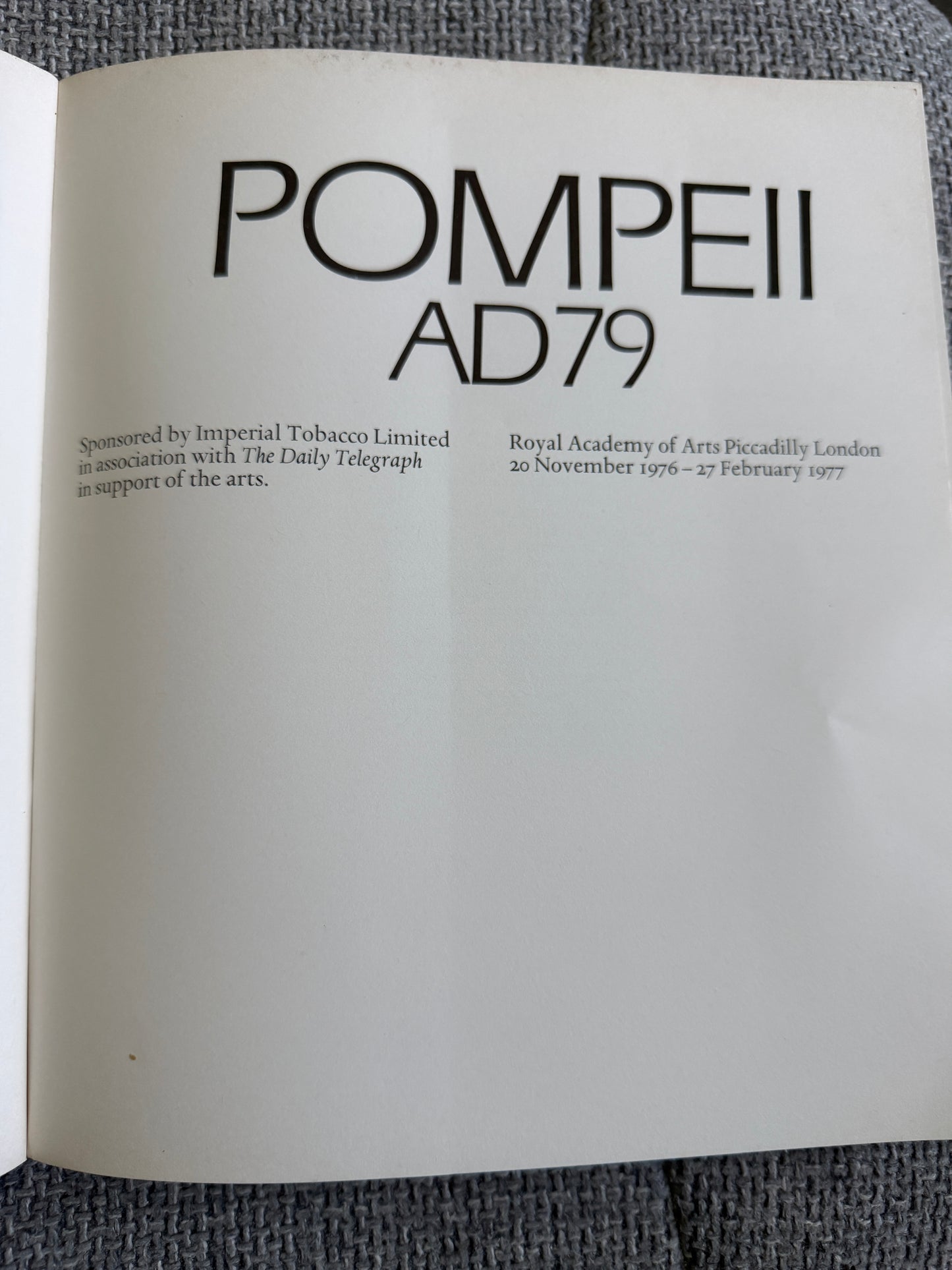 1976 Pompeii AD79 - James Ward-Perkins & Amanda Claridge (Carlton Cleeve Ltd) - Honeyburn Books (UK)