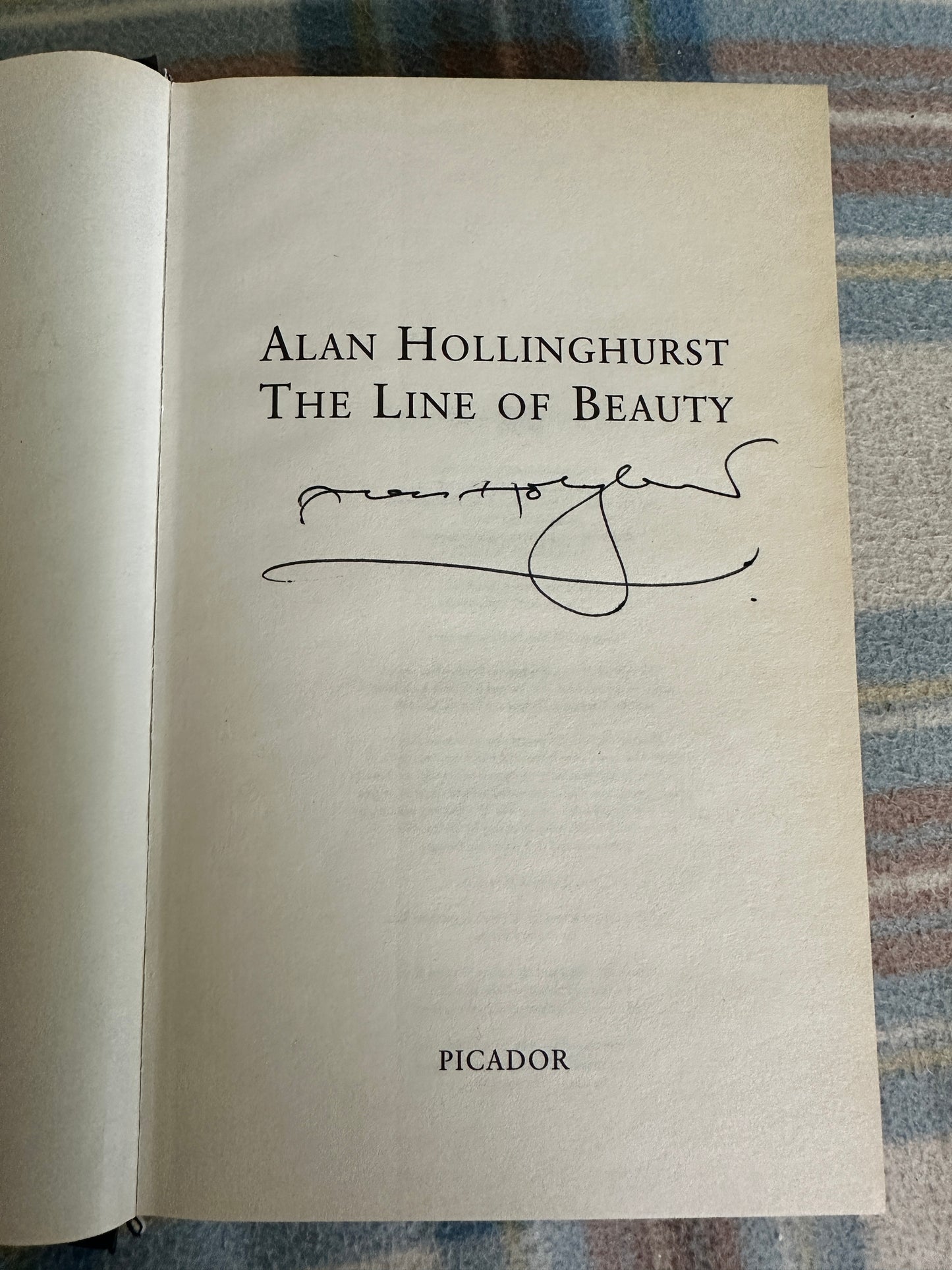 2004*signed* The Line Of Beauty - Alan Hollinghurst(Picador)