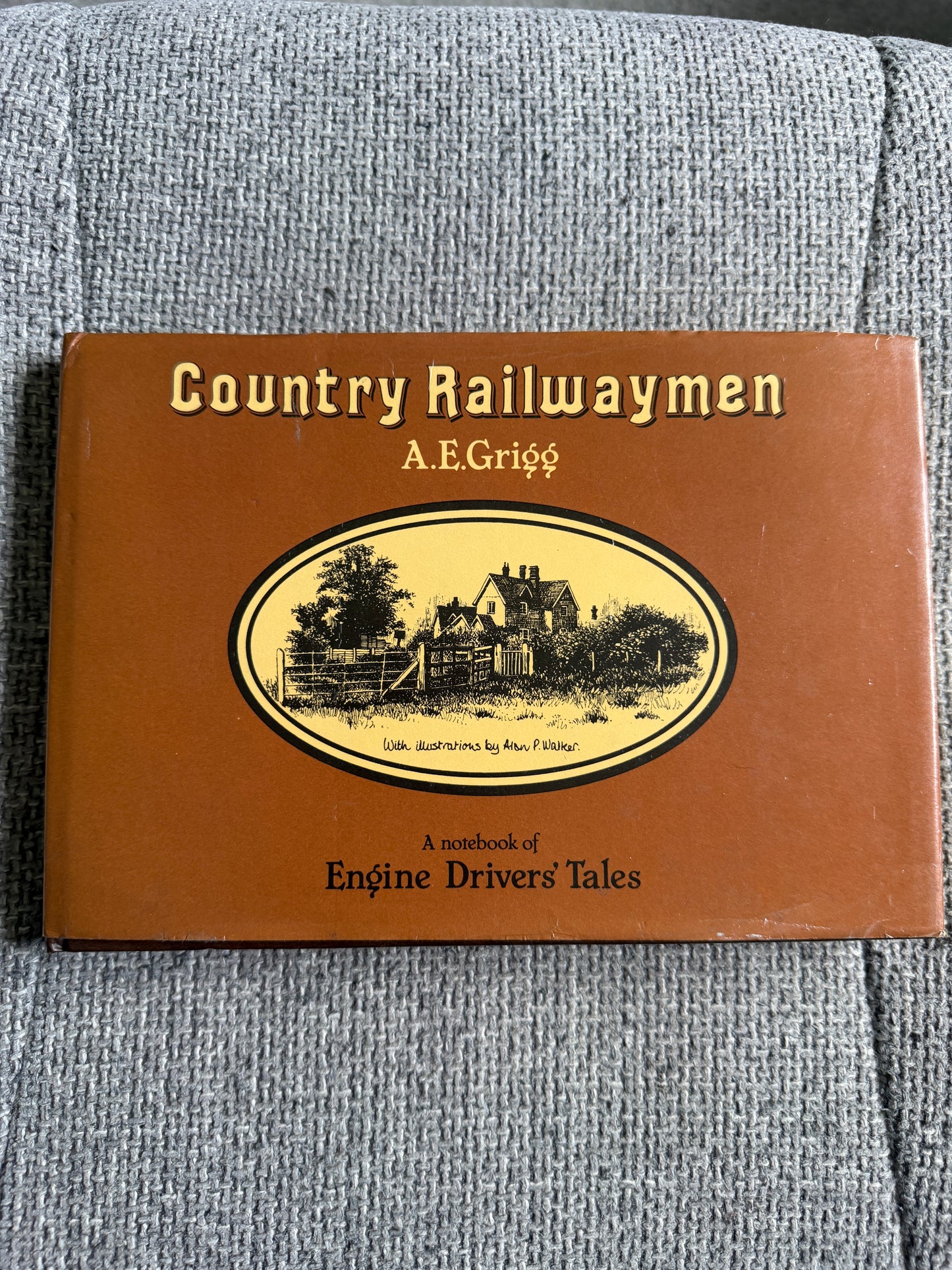 1989 Country Railwaymen A Notebook of Engine Driver’s Tales - A. E. Grigg (Alan P. Walker drawings) David & Charles Pub
