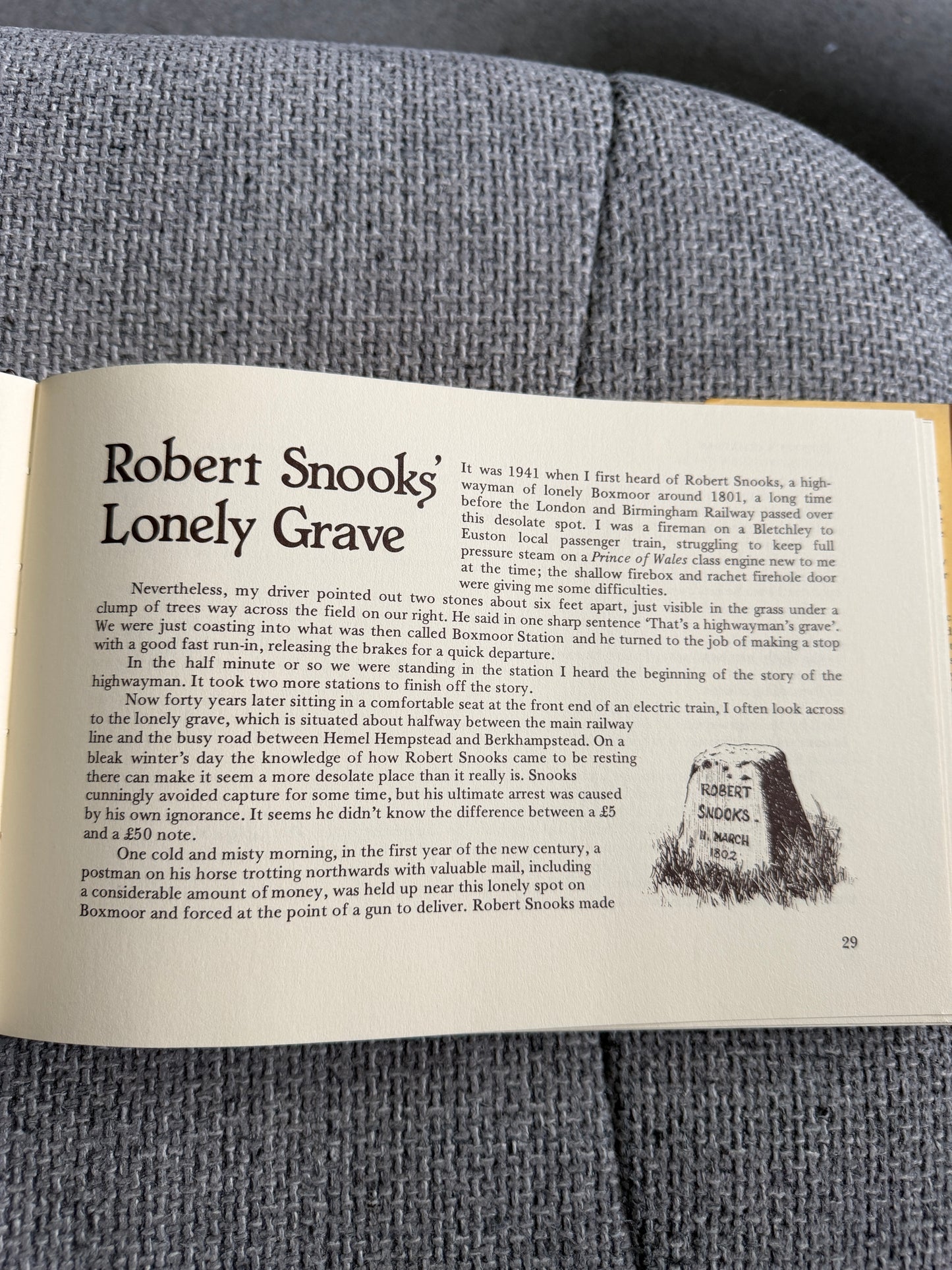 1989 Country Railwaymen A Notebook of Engine Driver’s Tales - A. E. Grigg (Alan P. Walker drawings) David & Charles Pub