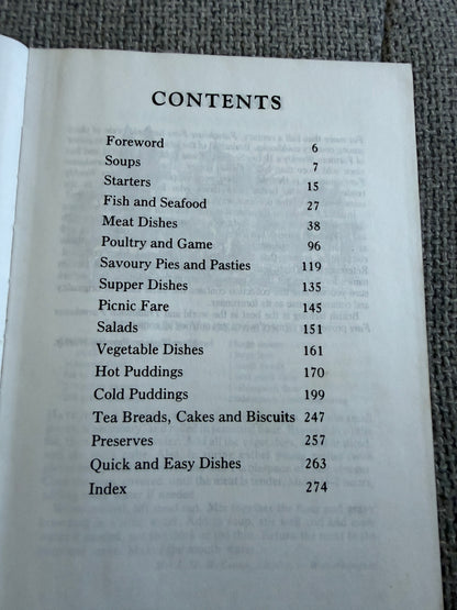 1994 Traditional Farmhouse Fare (Chancellor Press) A Collection Of Recipes From Farmer’s Weekly