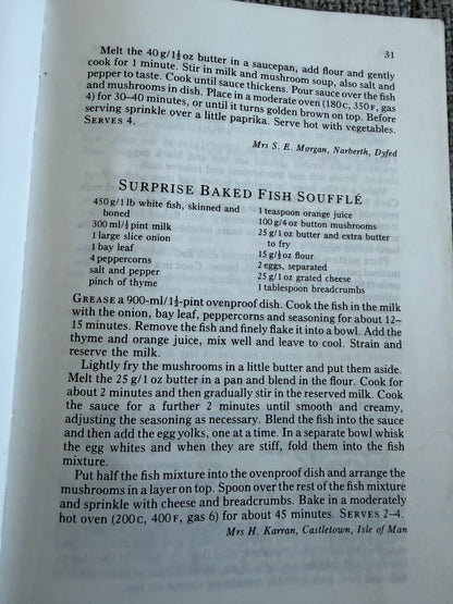 1994 Traditional Farmhouse Fare (Chancellor Press) A Collection Of Recipes From Farmer’s Weekly