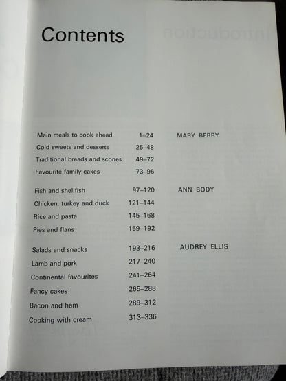 1990 Hamlyn All Colour Cook Book - Mary Berry, Ann Body & Audrey Ellis (Hamlyn Publishing Group)