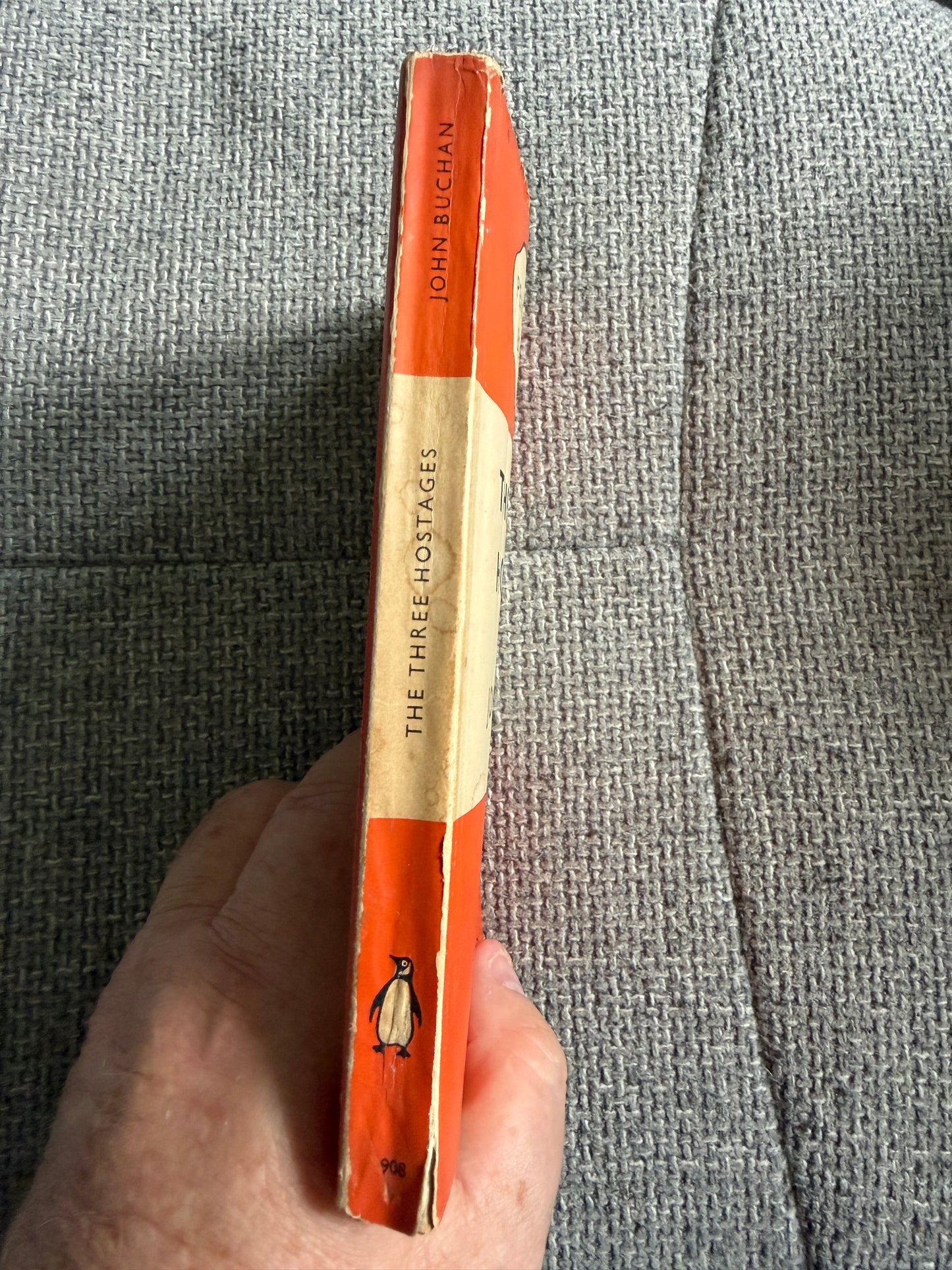 1955 The Three Hostages - John Buchan (Penguin Books)