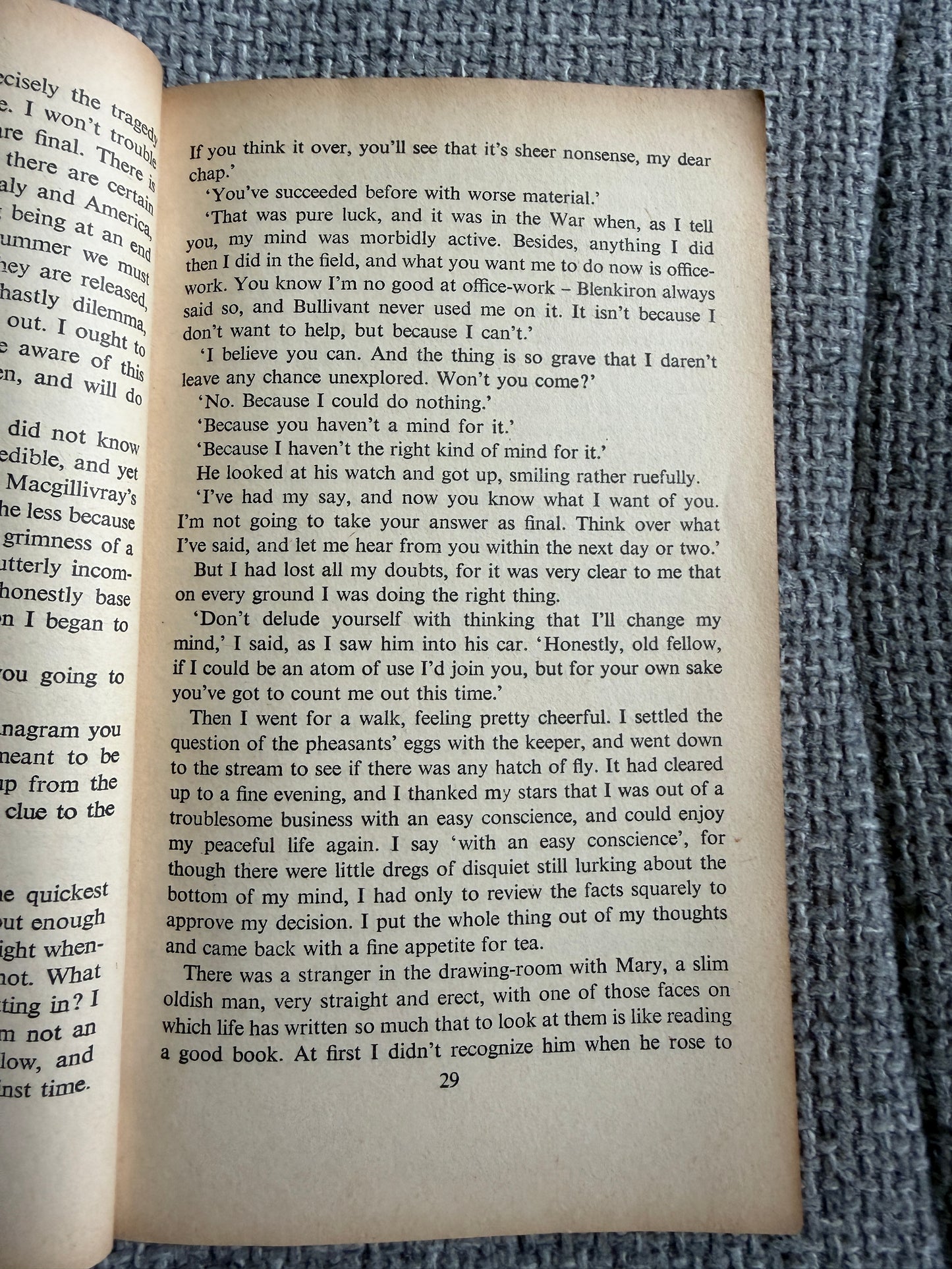 1955 The Three Hostages - John Buchan (Penguin Books)