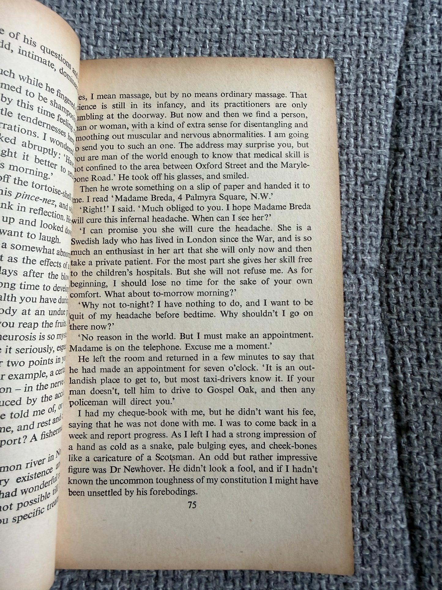 1955 The Three Hostages - John Buchan (Penguin Books)