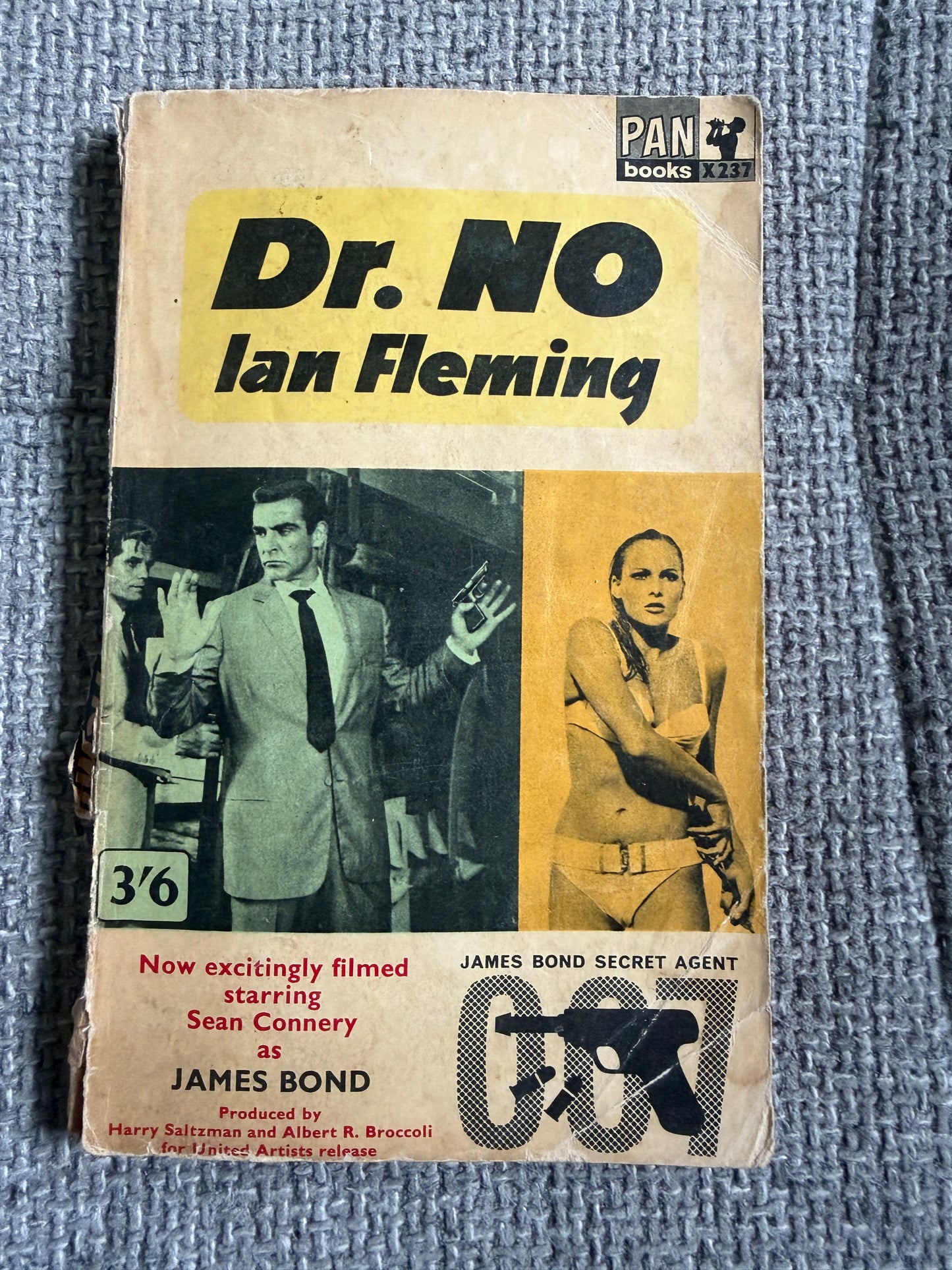 1963 Dr. No (James Bond) Ian Fleming (Pan Books)