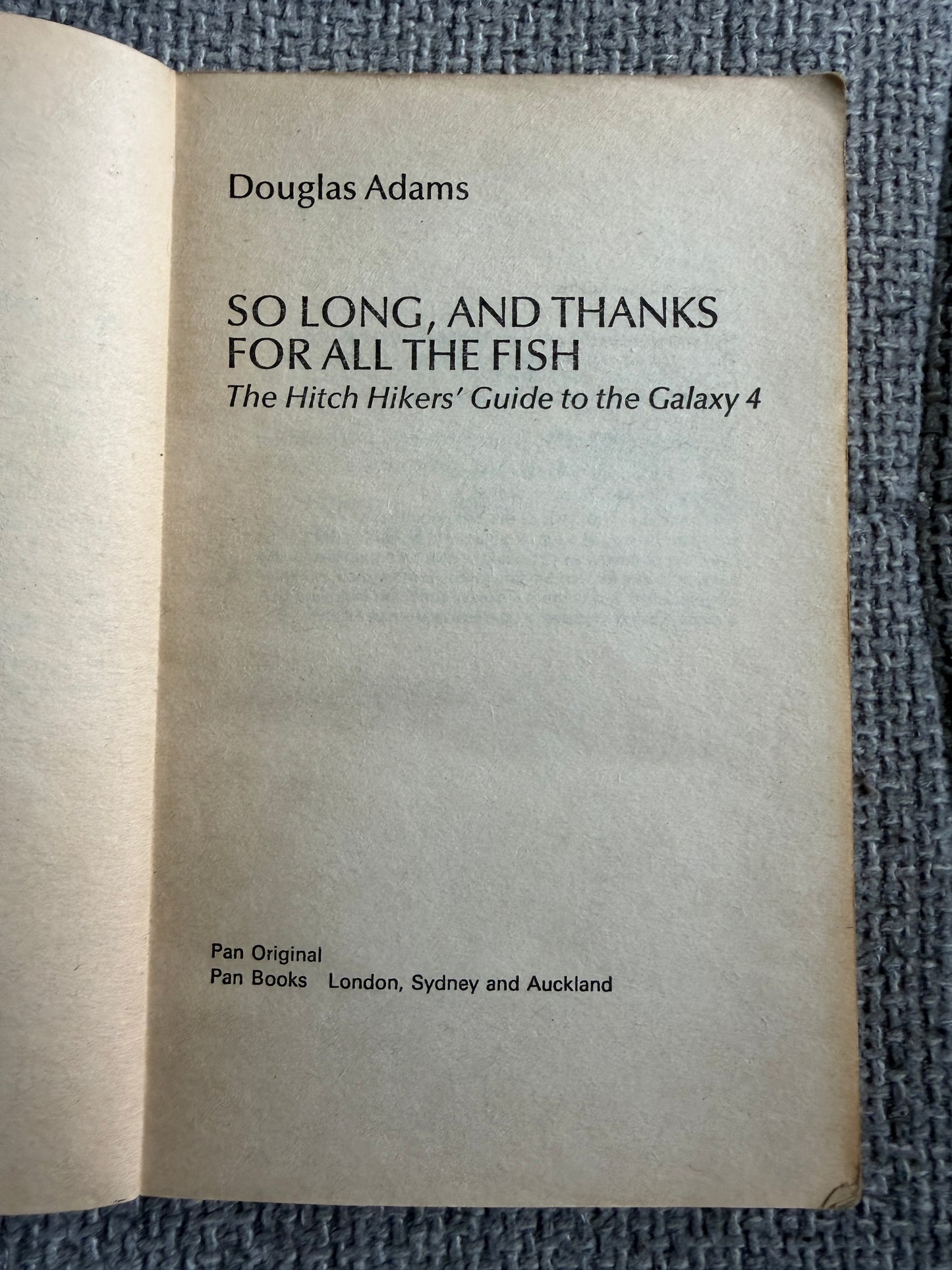 1985 So Long, & Thanks For All The Fish - Douglas Adams (Pan Books)