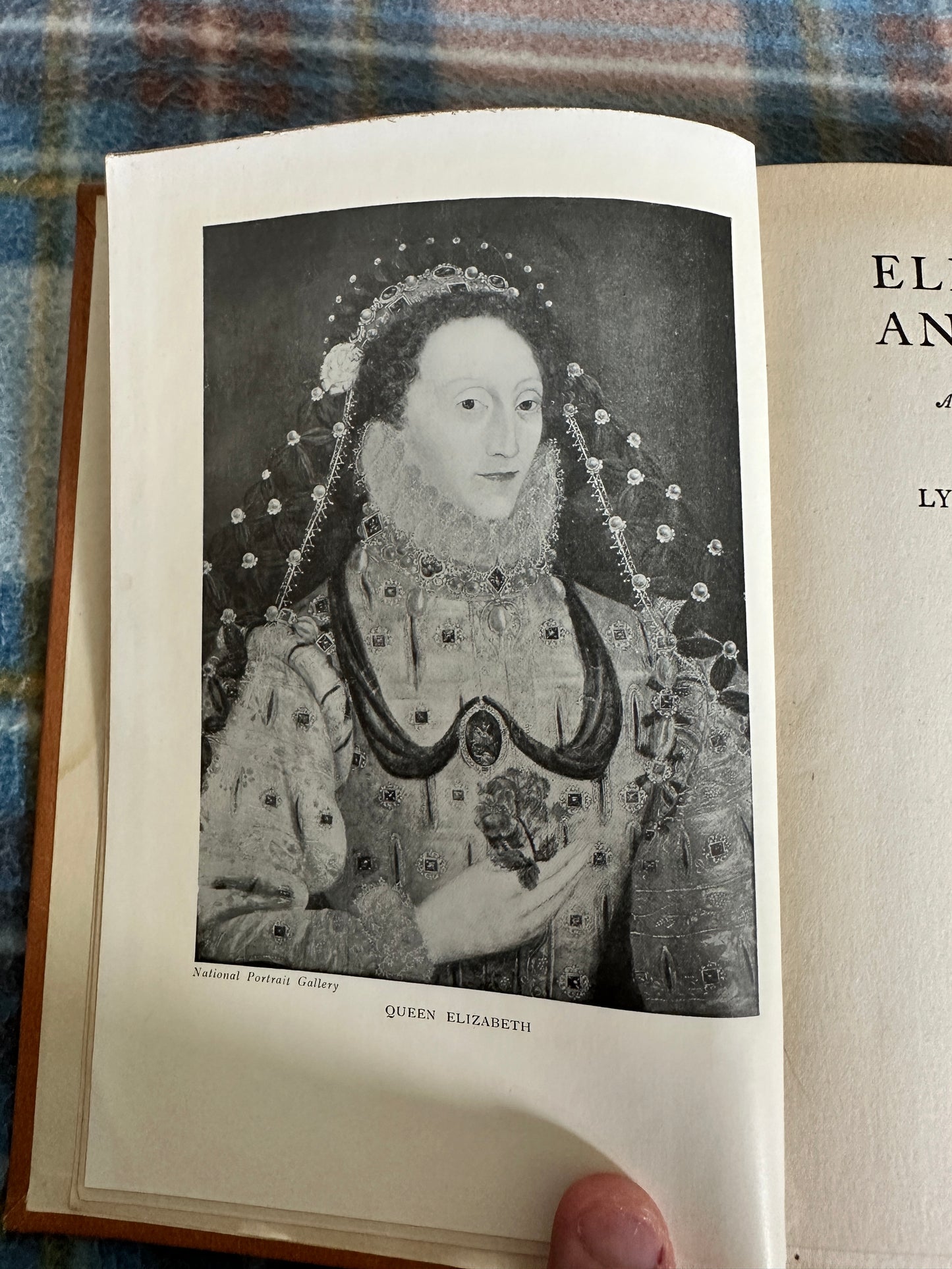 1930 Elizabeth & Essex A Tragic History - Lytton Strachey(Chatto & Windus)