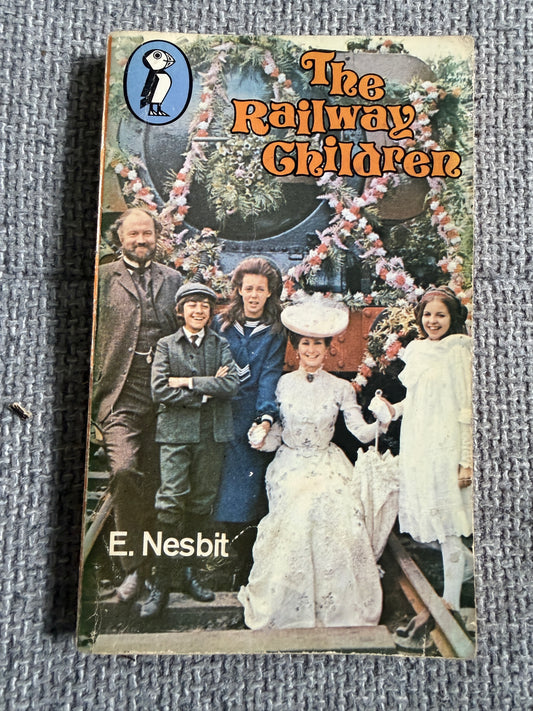 1975 The Railway Children - E. Nesbit (C. E. Brock illust) Penguin Books - Honeyburn Books (UK)