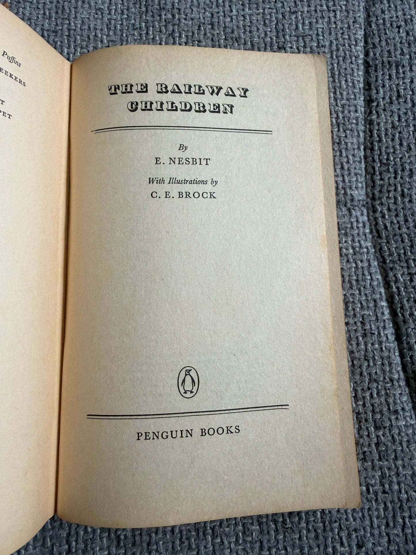 1975 The Railway Children - E. Nesbit (C. E. Brock illust) Penguin Books