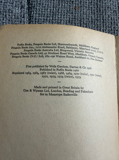 1975 The Railway Children - E. Nesbit (C. E. Brock illust) Penguin Books