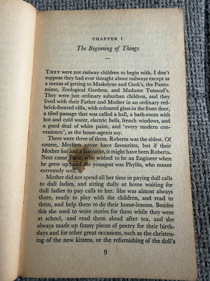 1975 The Railway Children - E. Nesbit (C. E. Brock illust) Penguin Books