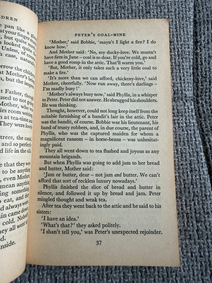 1975 The Railway Children - E. Nesbit (C. E. Brock illust) Penguin Books