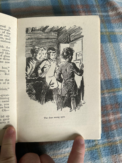 1949 Five On Treasure Island - Enid Blyton (Illustrated by Eileen A. Soper)Hodder & Stoughton Ltd