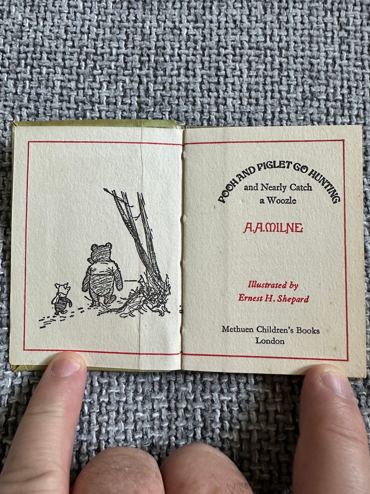 1975 Pooh & Piglet Go Hunting & Nearly Catch A Woozle- A. A. Milne(Ernest Shepard) Methuen miniature