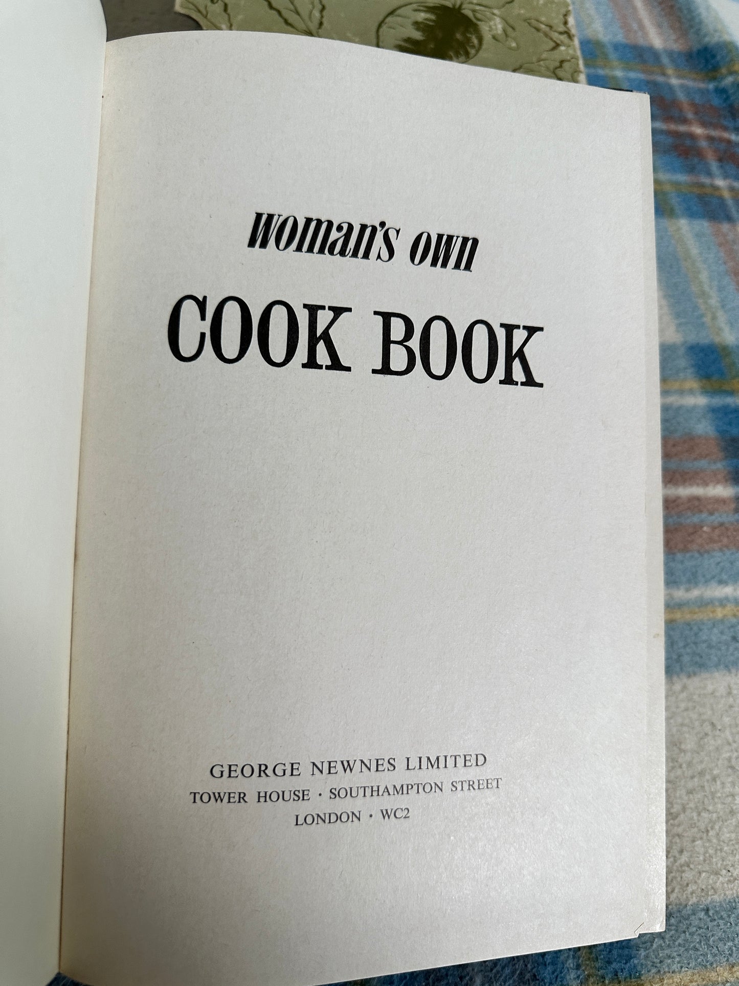 1964 Woman’s Own Cook Book in Slip Case - George Newnes Publisher