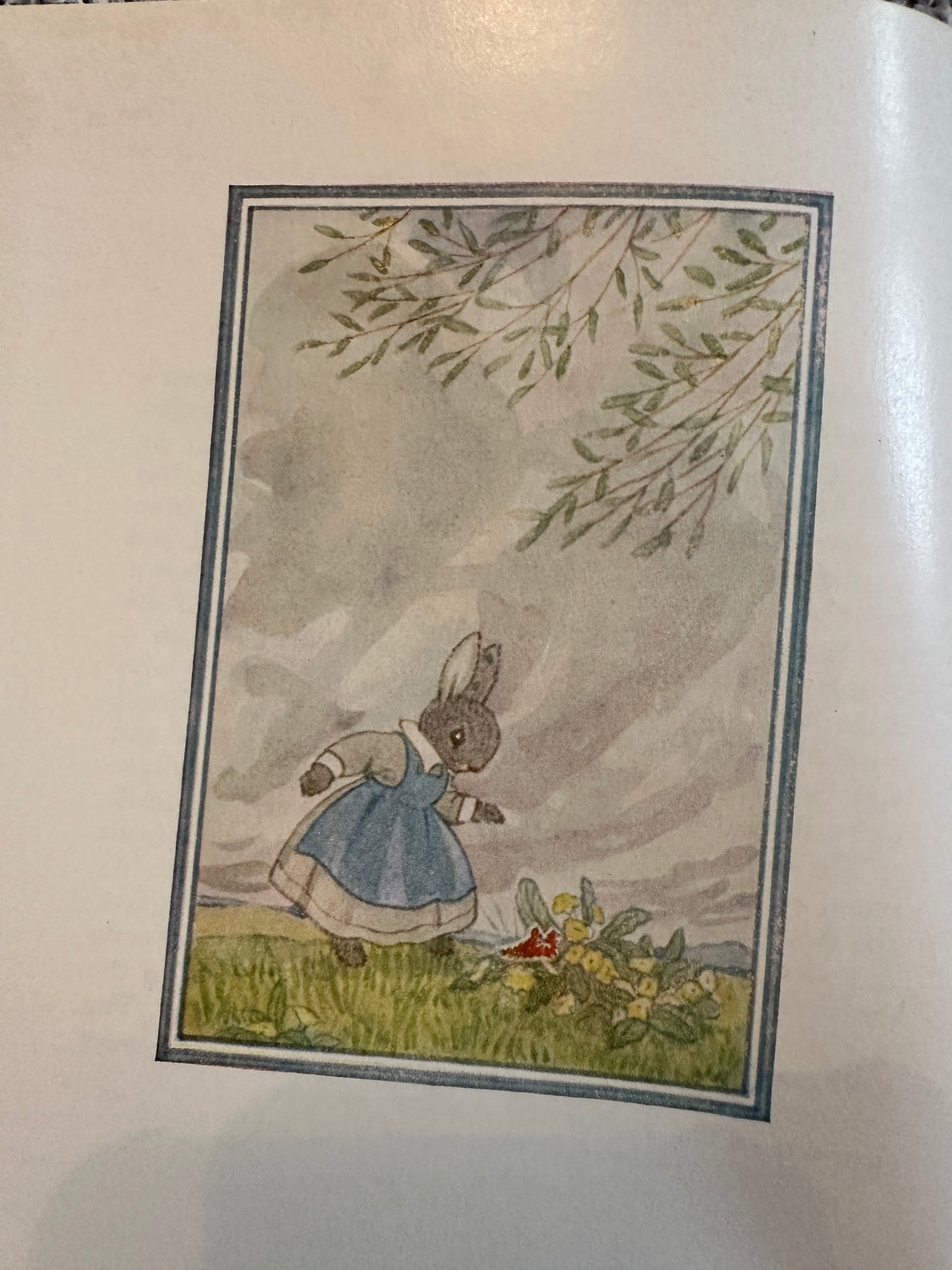 1965 Grey Rabbit Finds A Shoe - Alison Uttley(Margaret Tempest) Collins