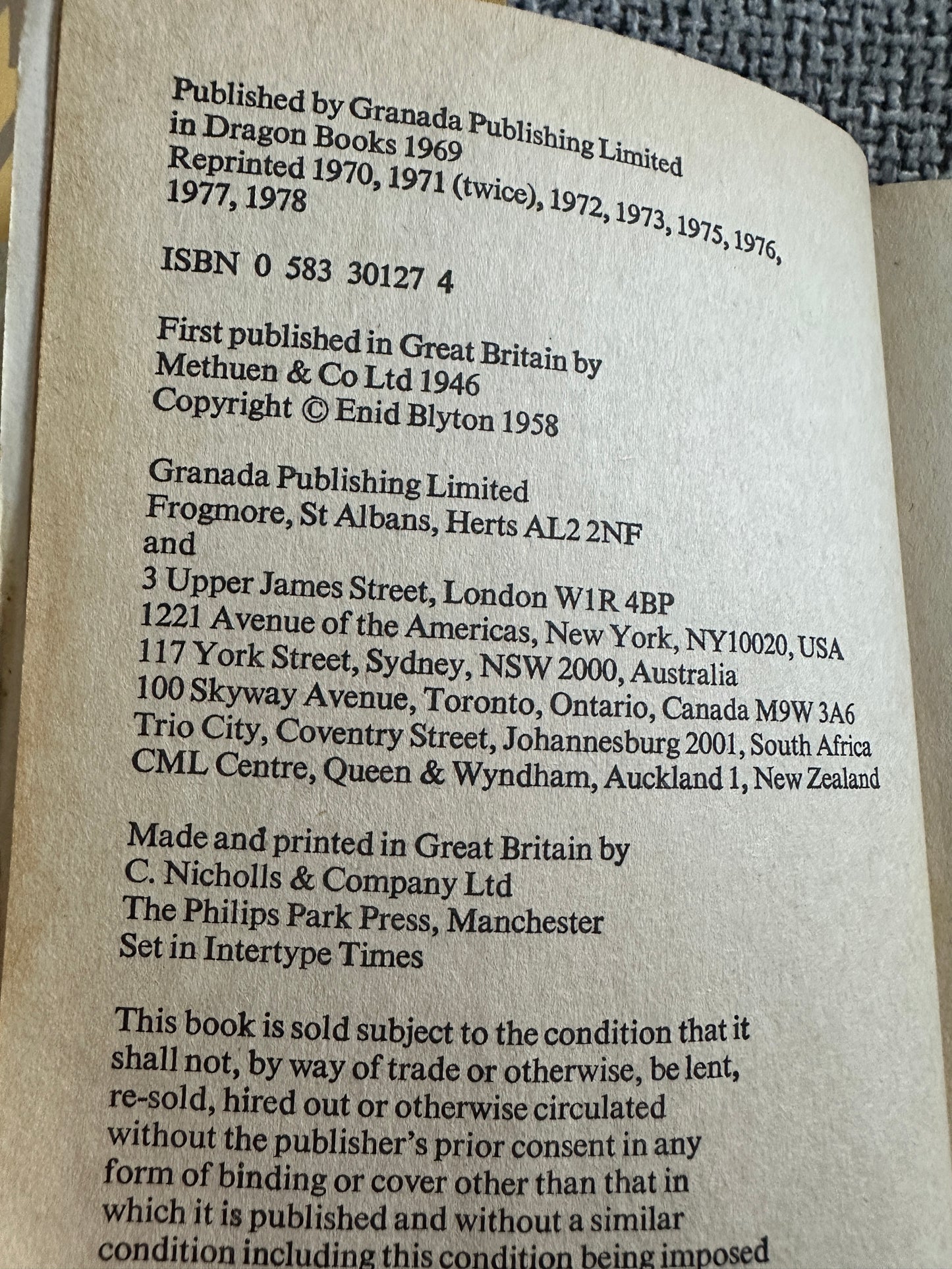 2000 & 1978 2 x Five Go Adventuring Again / The Mystery Of The Missing Man - Enid Blyton(Eileen Soper) Hodder & Granada