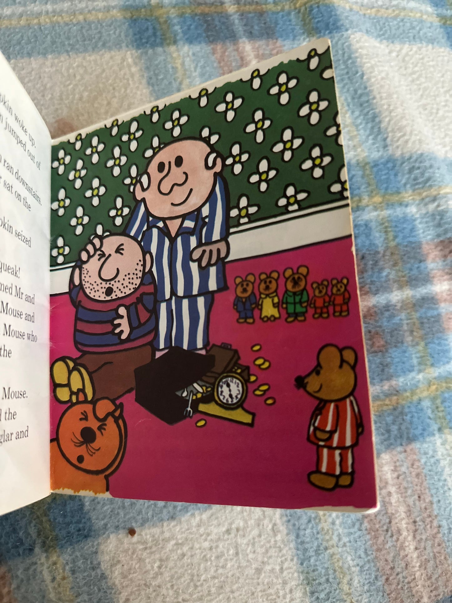 1973 John Mouse Raises The Alarm - Roger Hargreaves(Fabbri Books)