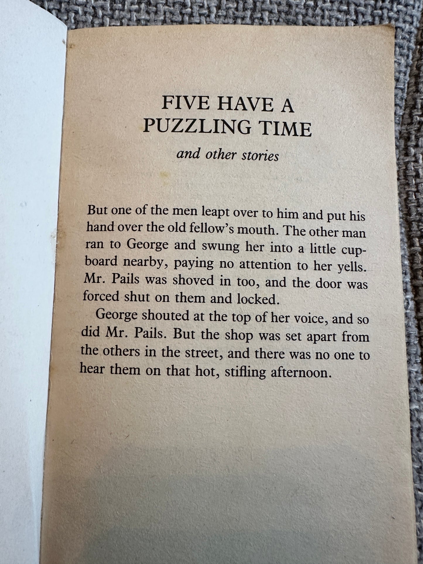 1995*1st* Famous Five Have Puzzling Time - Enid Blyton(Red Fox)