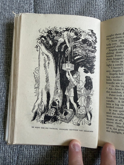 1945*1st* Hollow Tree House - Enid Blyton (Elizabeth Wall illust) Lutterworth Press