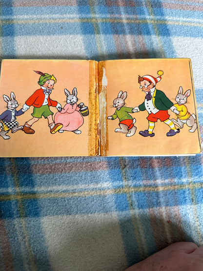 1965 Happy’s Holiday A Pixie Book - Betty Larom (Collins)