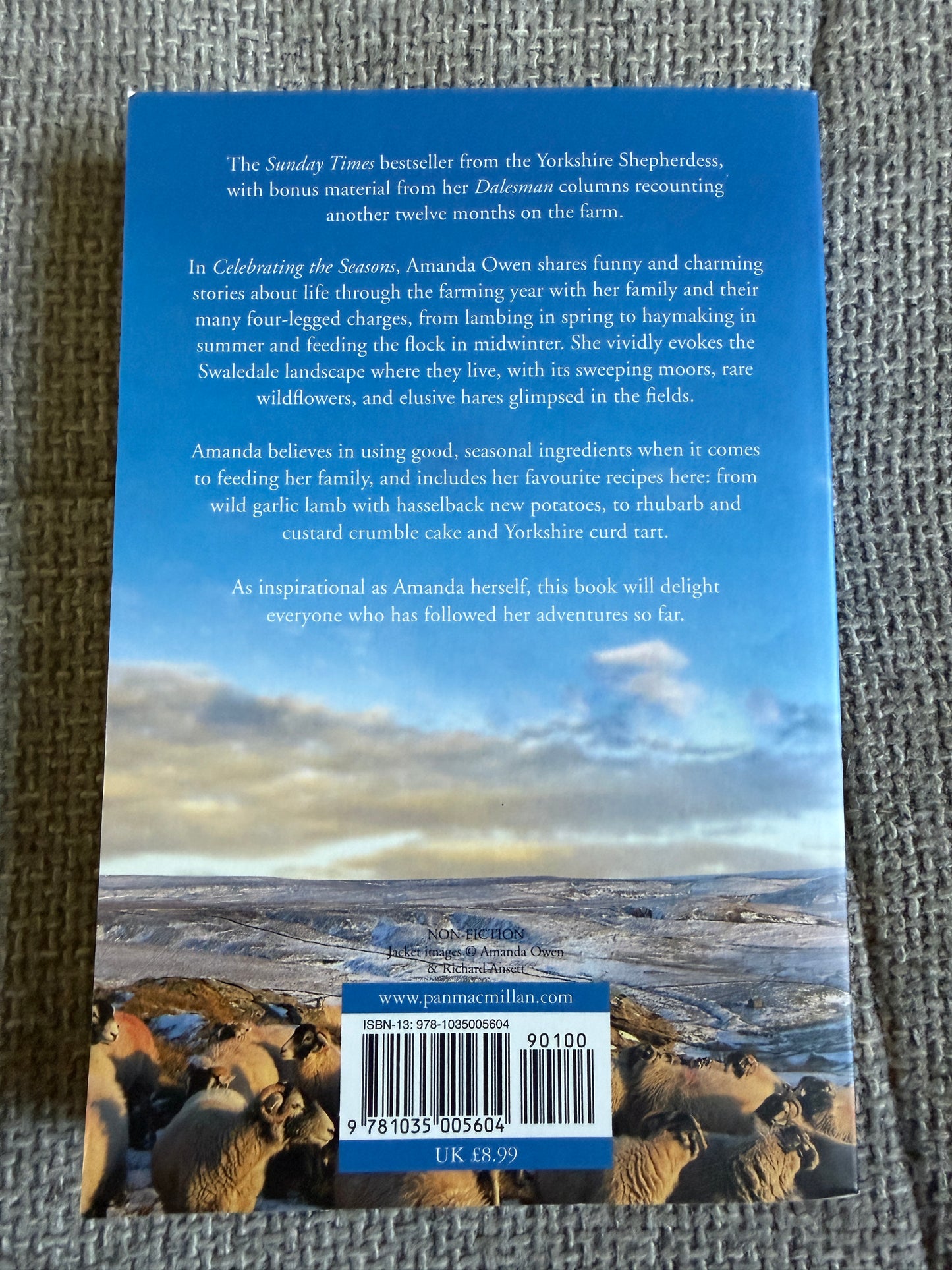 2022 The Yorkshire Shepherdess (Celebrating The Seasons) Amanda Owen (Pan Books)