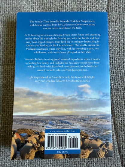 2022 The Yorkshire Shepherdess (Celebrating The Seasons) Amanda Owen (Pan Books)