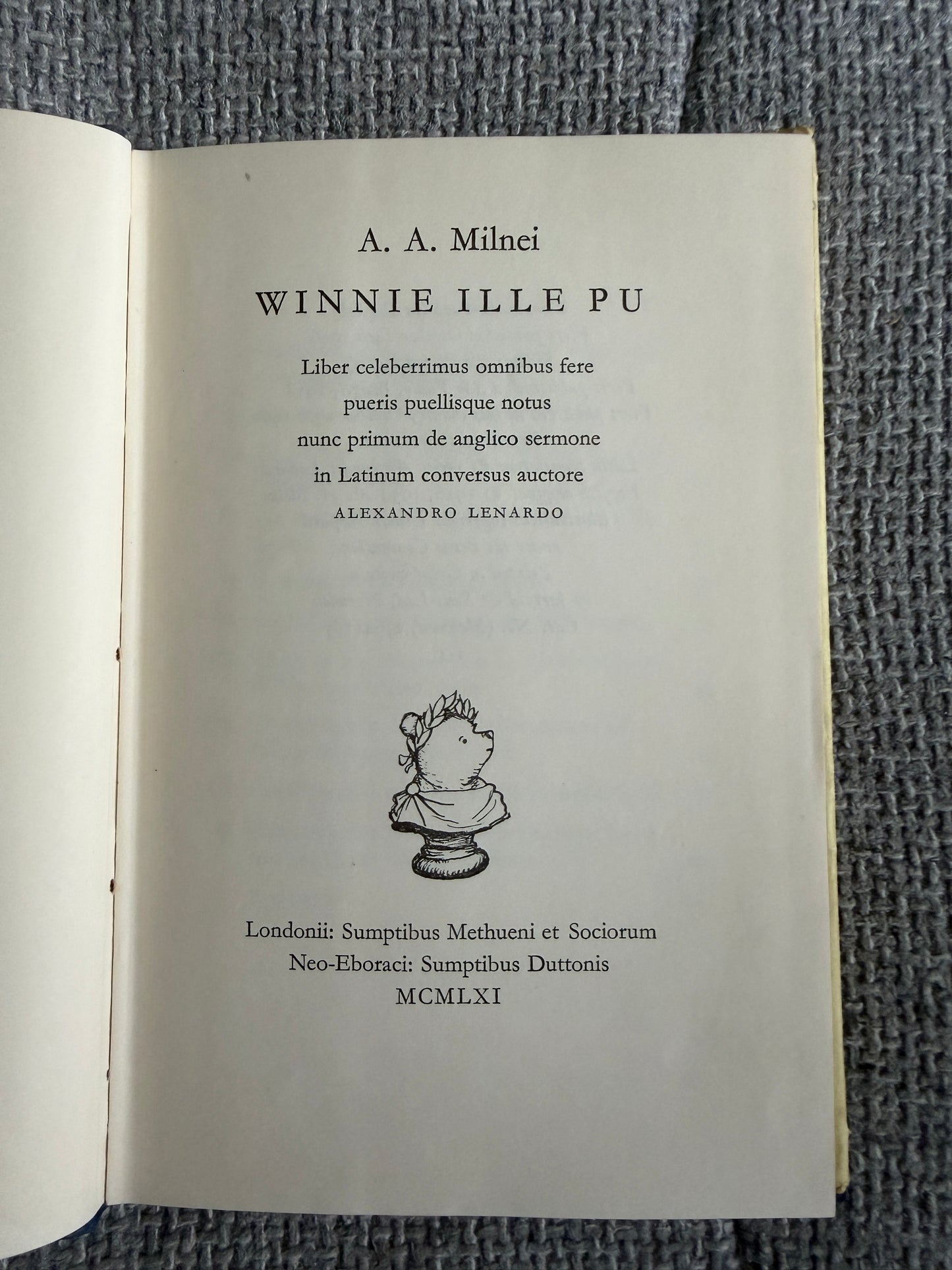 1961 Winnie Ille Pu - A. A. Milne (E. H. Shepard illust) In Latin Translated by Alexander Lenard (Methuen)