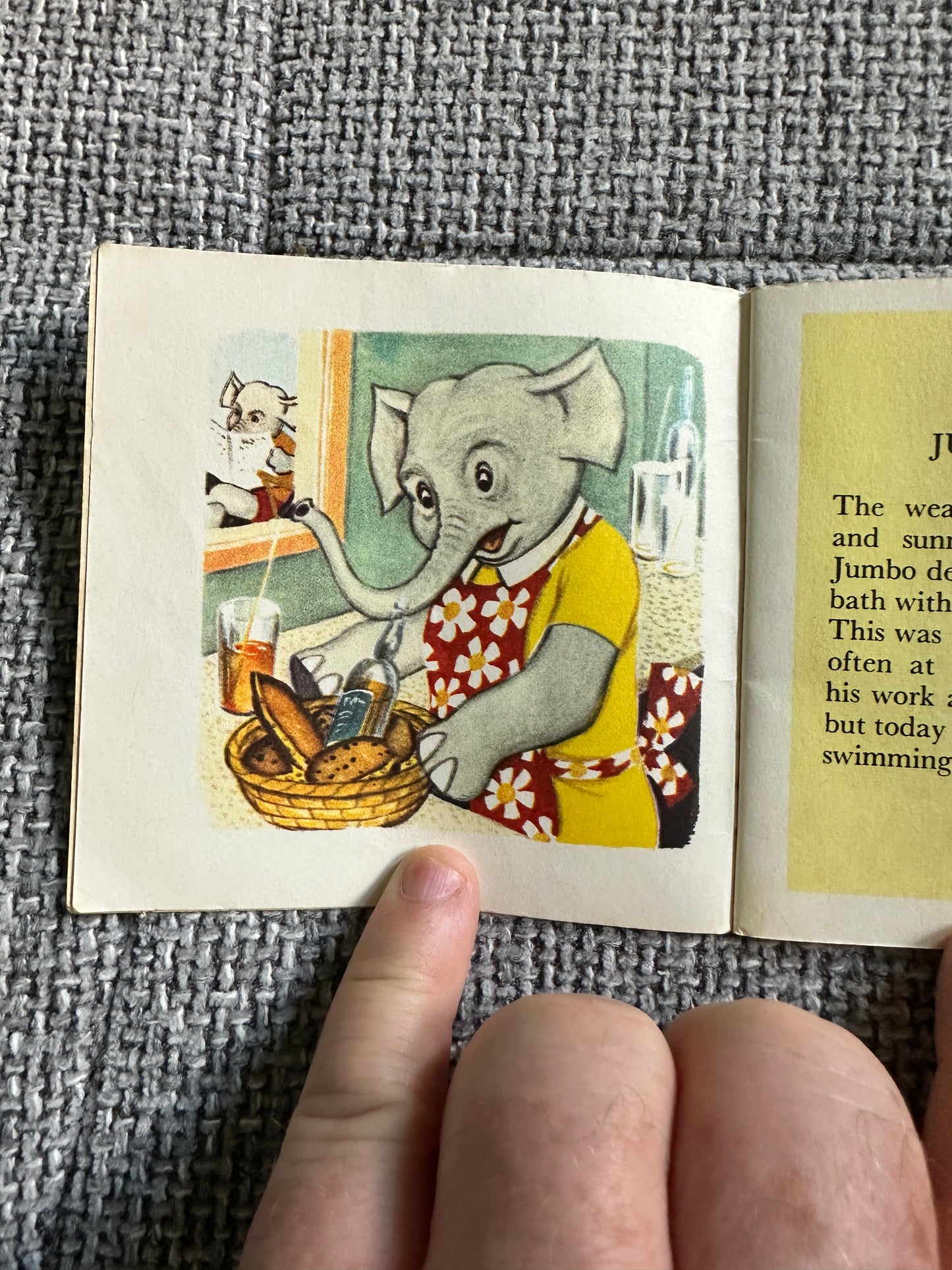 1950’s Jumbo’s Holiday A Mini Book(Brown Watson)