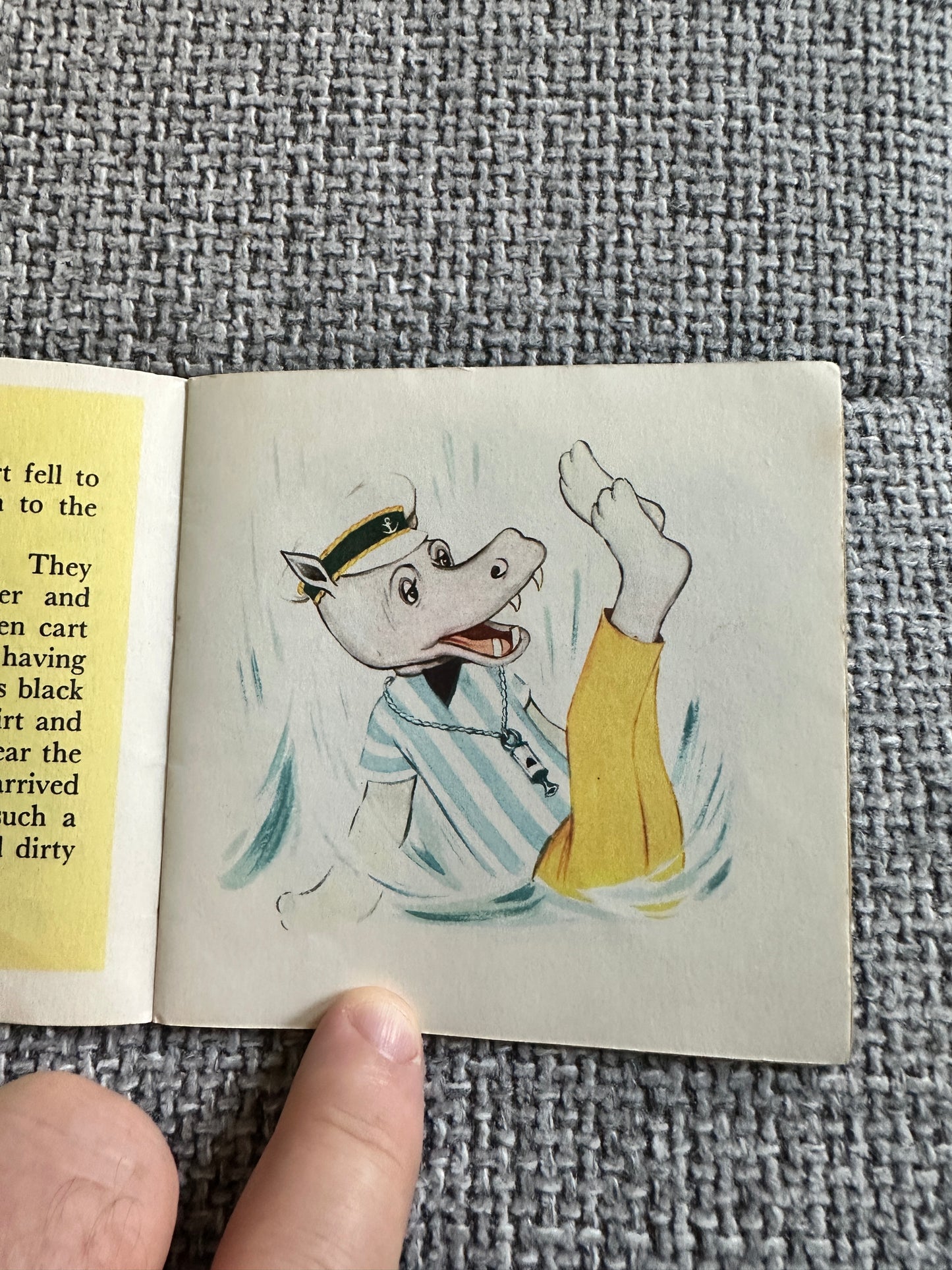 1950’s Jumbo’s Holiday A Mini Book(Brown Watson)