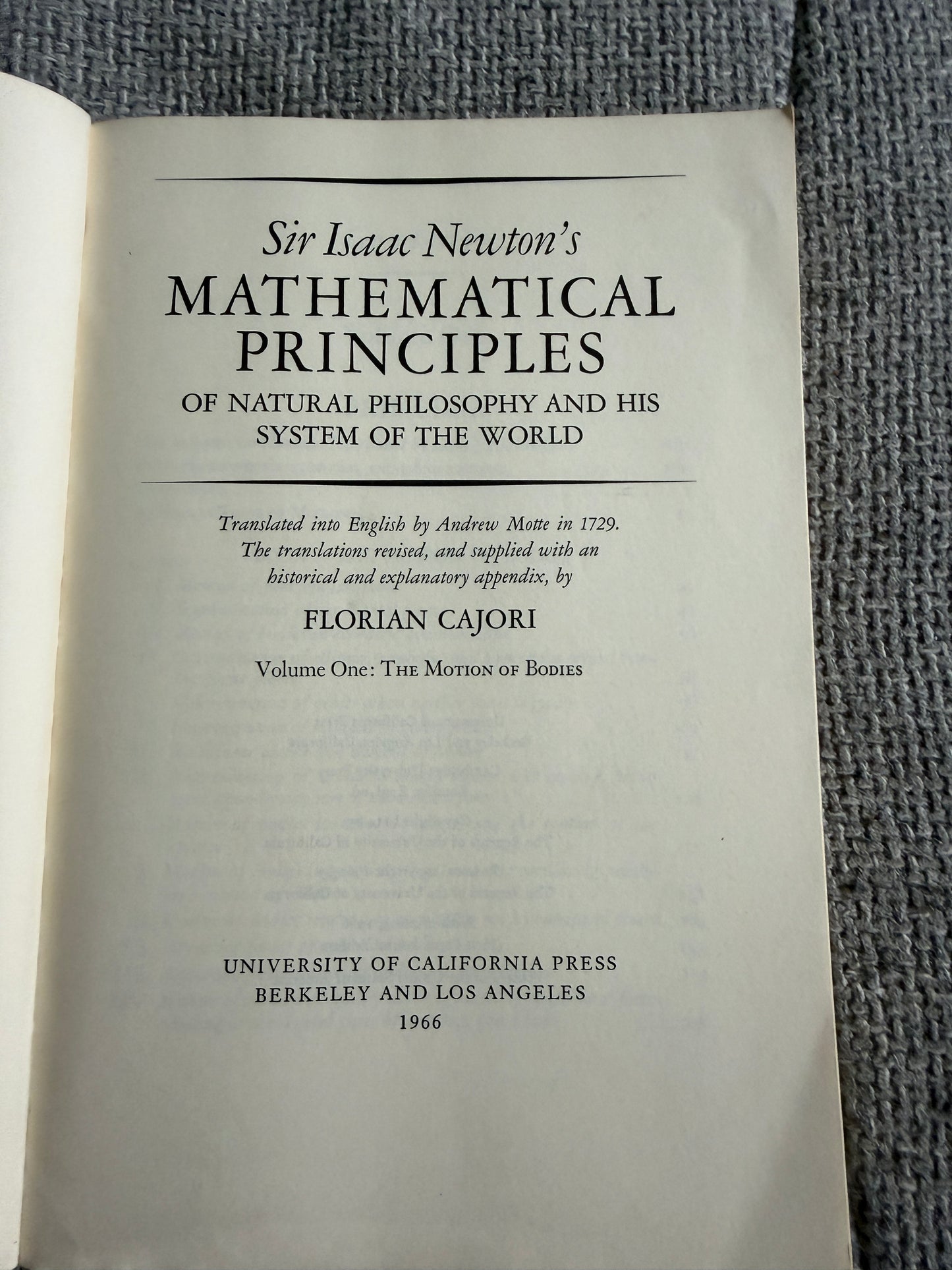 1966 Sir Isaac Newton Principia Vol 1 The Motion Of Bodies - Florian Cajori (University Of California Press)