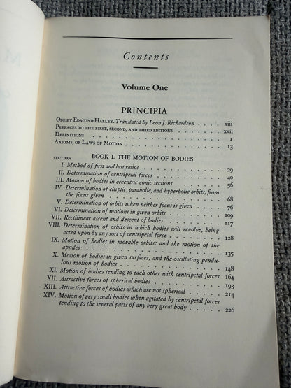 1966 Sir Isaac Newton Principia Vol 1 The Motion Of Bodies - Florian Cajori (University Of California Press)