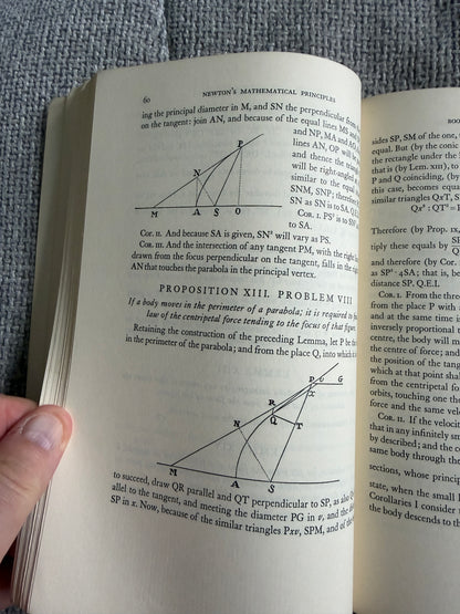 1966 Sir Isaac Newton Principia Vol 1 The Motion Of Bodies - Florian Cajori (University Of California Press)